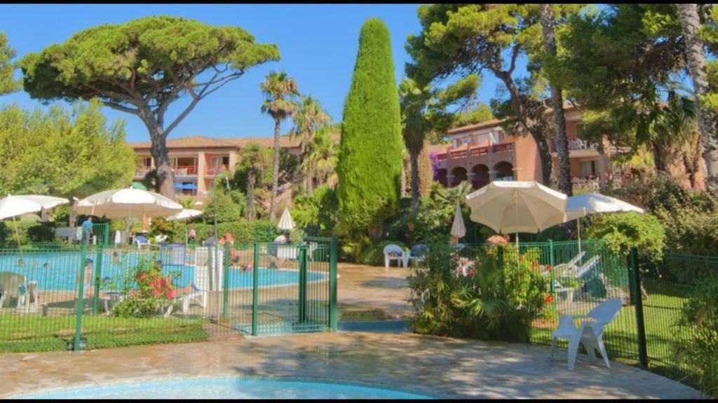 Entre Mer Et Piscine Hyères Esterno foto
